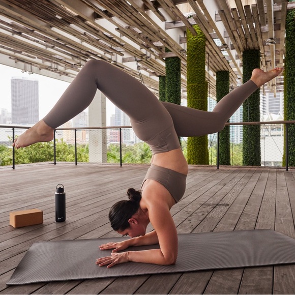 NIKE Zenvy High Waist Leggings Mink Brown NEW - Picture 8 of 12